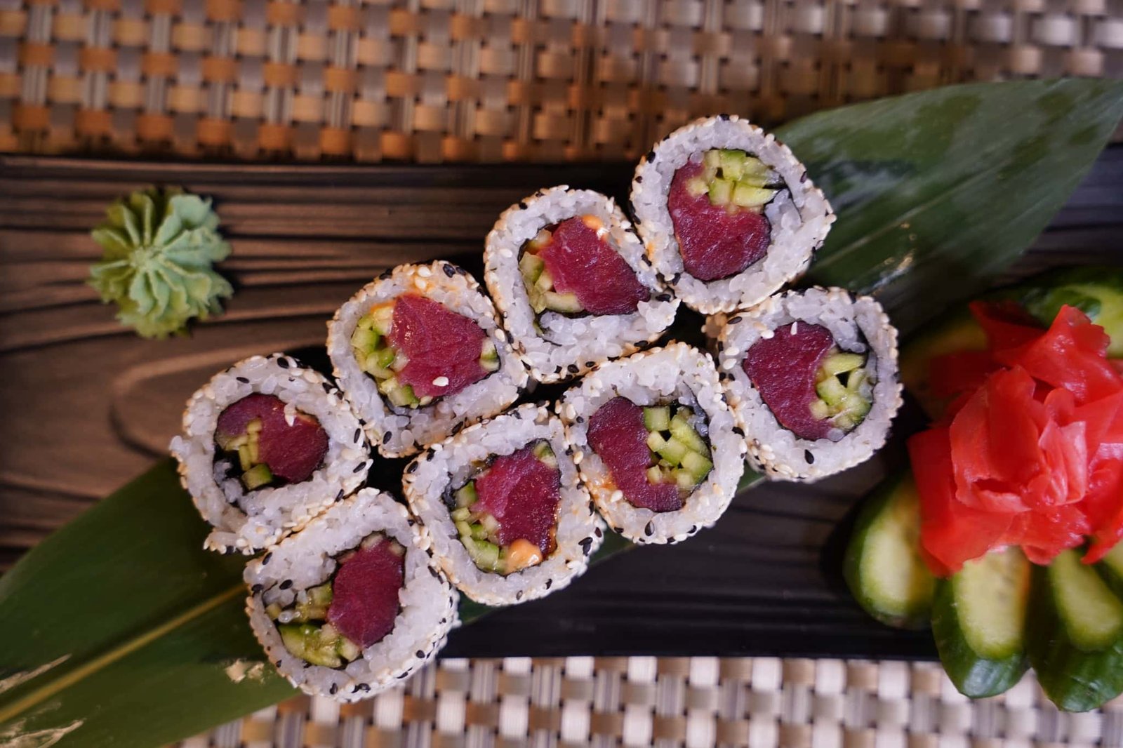 Syake sushi rolls